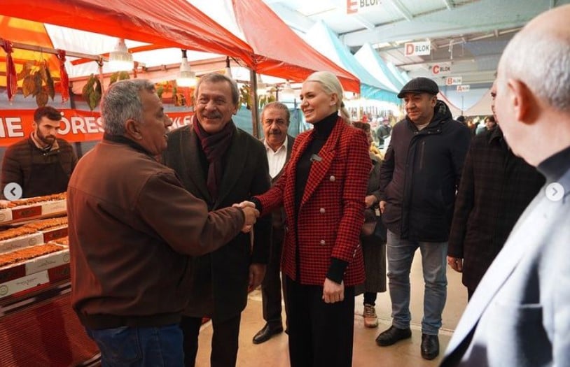 Herkesin dilindeki belediye başkanının bir sürü fotoğrafı ortaya çıktı 138