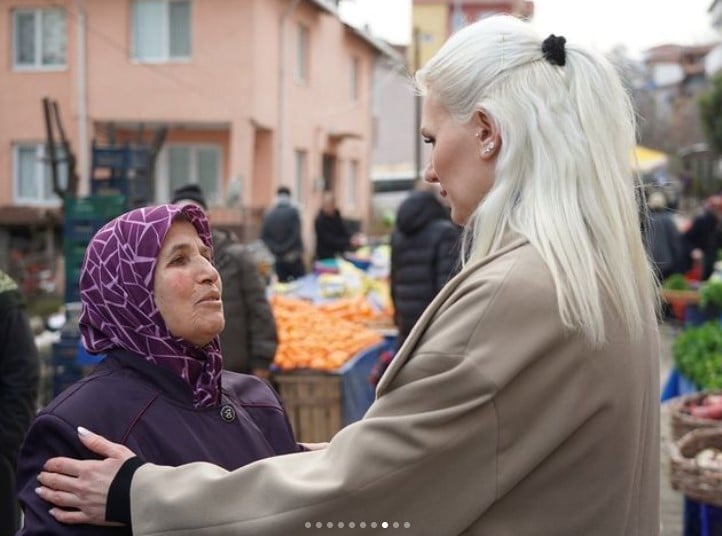 Herkesin dilindeki belediye başkanının bir sürü fotoğrafı ortaya çıktı 27