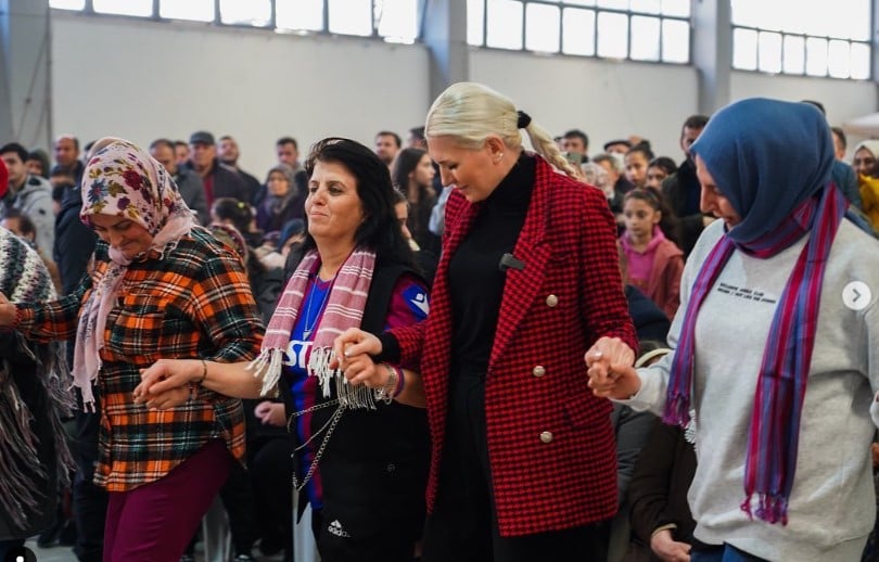 Herkesin dilindeki belediye başkanının bir sürü fotoğrafı ortaya çıktı 133