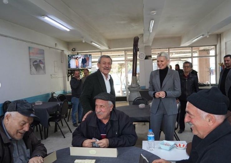 Herkesin dilindeki belediye başkanının bir sürü fotoğrafı ortaya çıktı 112