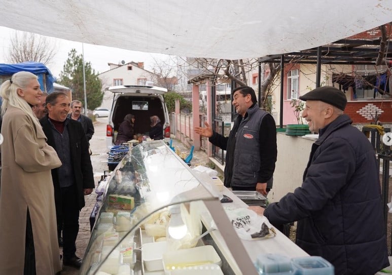 Herkesin dilindeki belediye başkanının bir sürü fotoğrafı ortaya çıktı 122