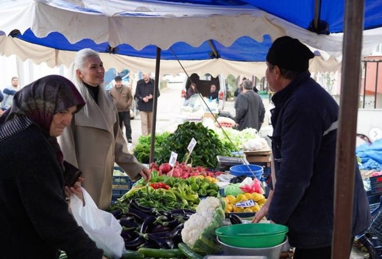 Herkesin dilindeki belediye başkanının bir sürü fotoğrafı ortaya çıktı 121