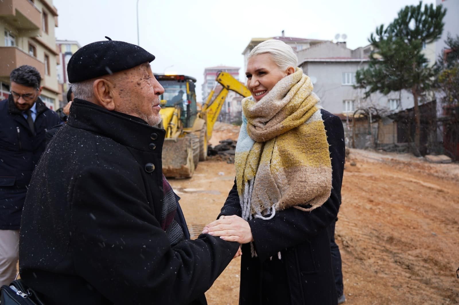 Herkesin dilindeki belediye başkanının bir sürü fotoğrafı ortaya çıktı 20