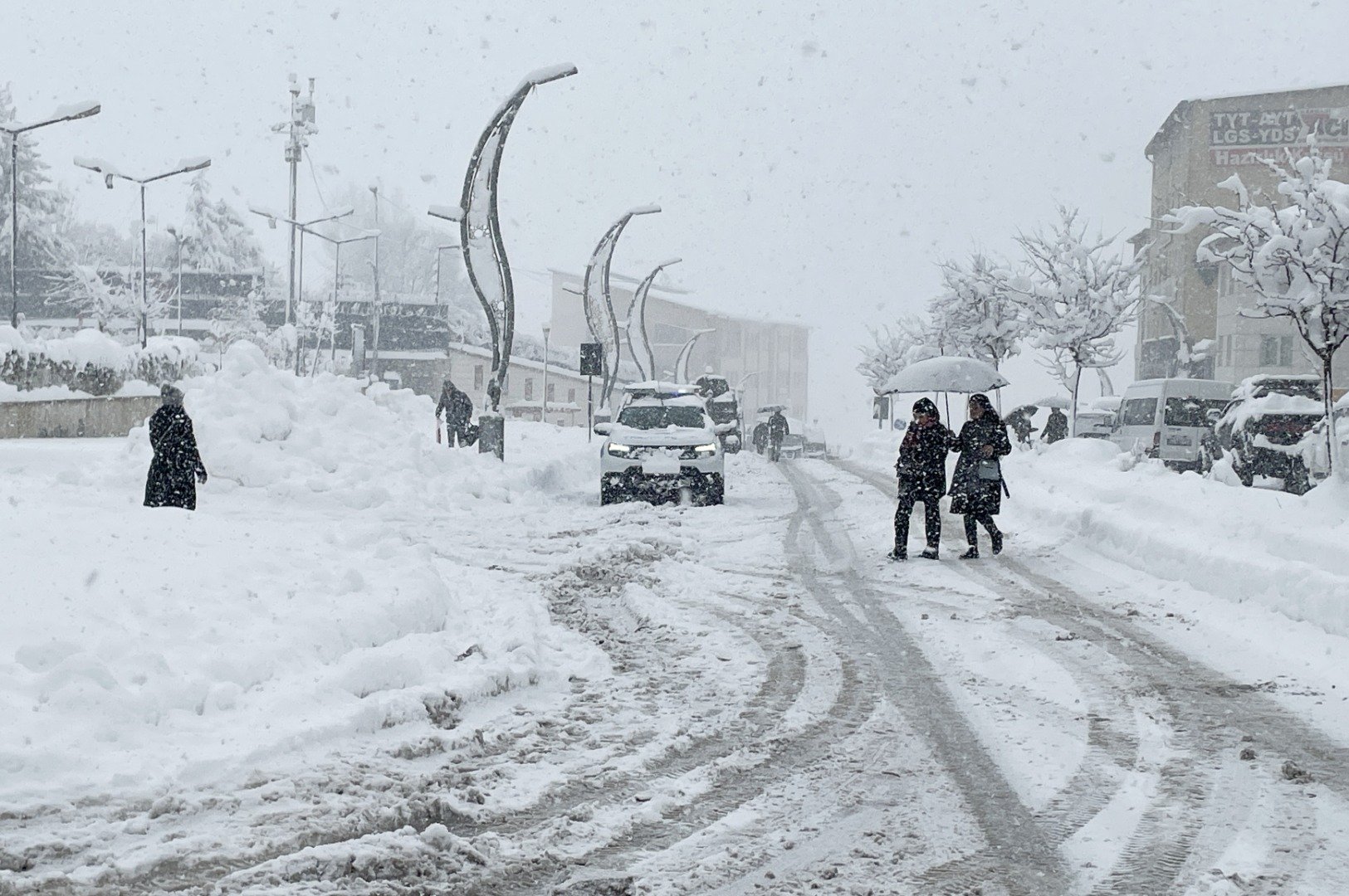 Fotoğraflar Türkiye'nin doğusundan. Kar bir metreyi geçti 16