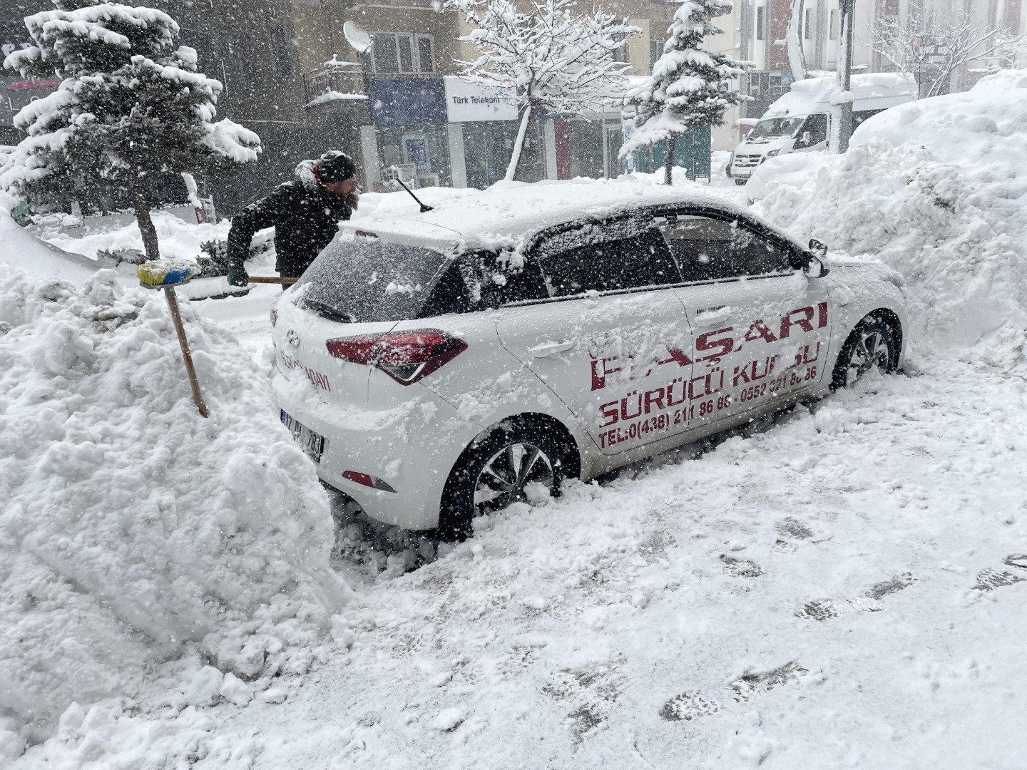 Fotoğraflar Türkiye'nin doğusundan. Kar bir metreyi geçti 15