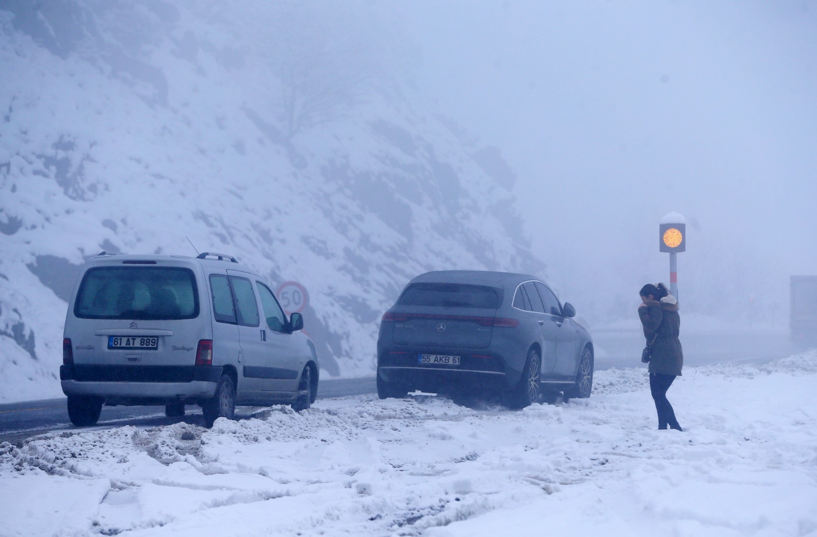 Zigana Dağı'nda kar ve sis etkili oluyor 10