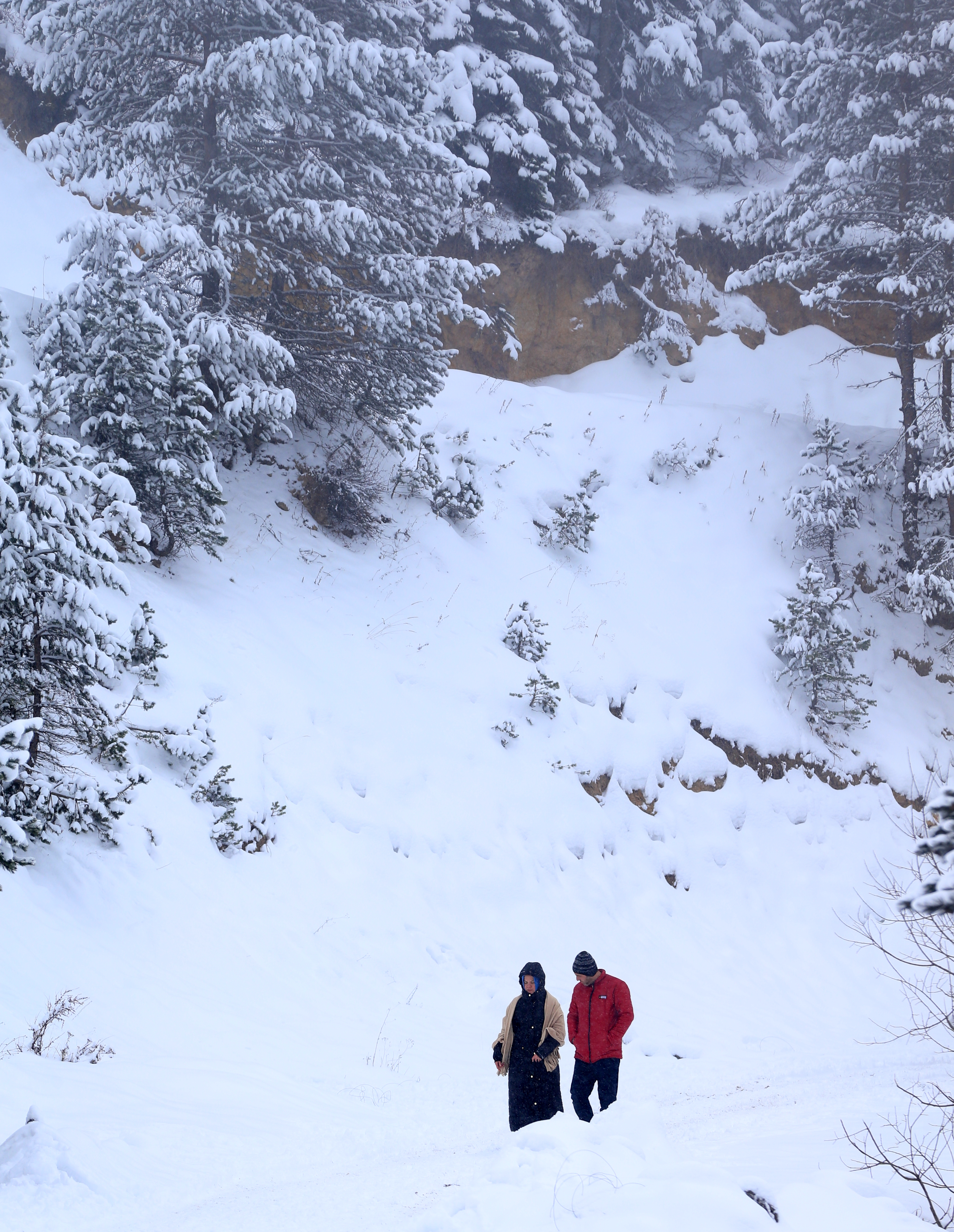 Zigana Dağı'nda kar ve sis etkili oluyor 13