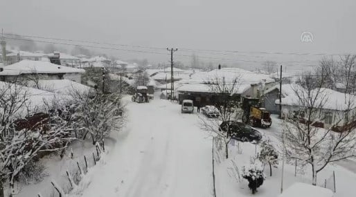 106 köy yolu ulaşıma kapandı 4