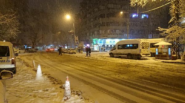Kar ve tipi Ankara'yı beyaza bürüdü  26