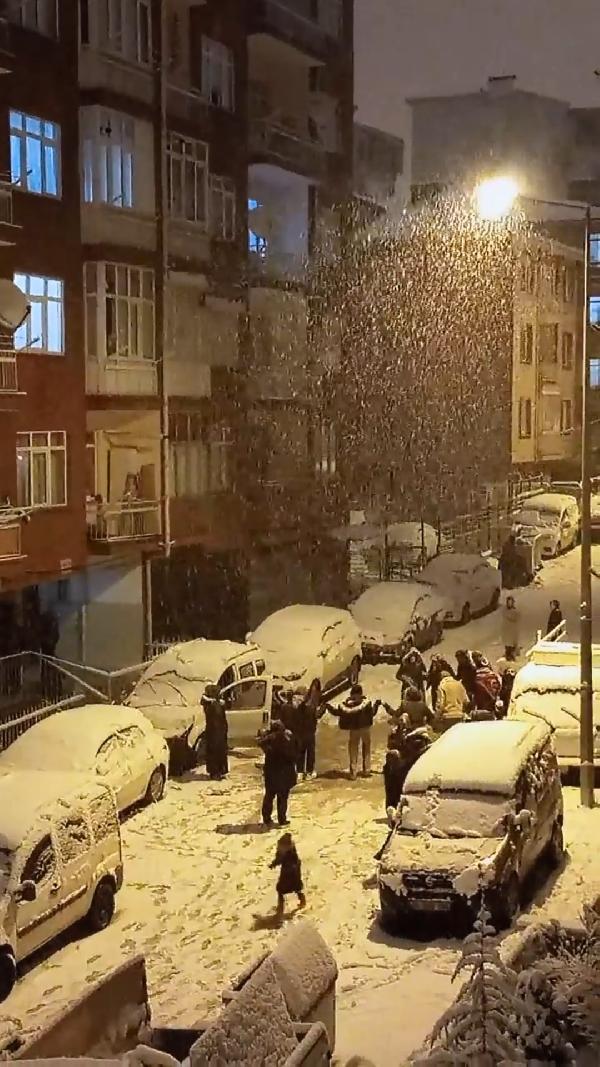 Kar ve tipi Ankara'yı beyaza bürüdü  67