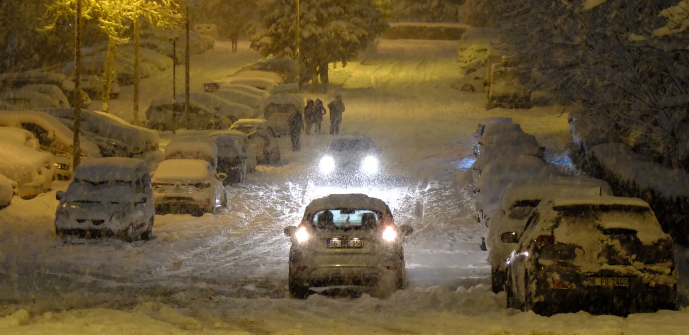 Kar ve tipi Ankara'yı beyaza bürüdü  58