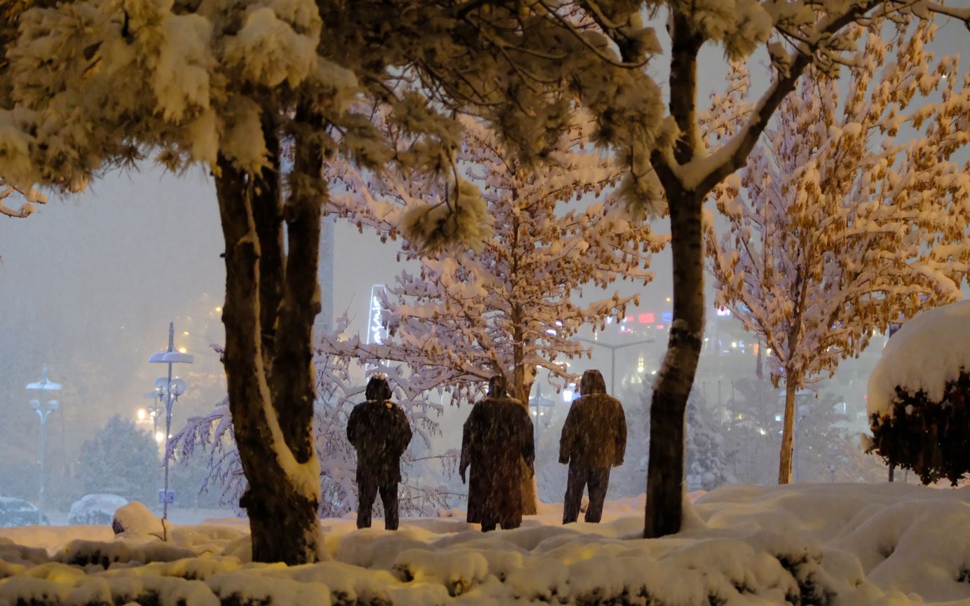Kar ve tipi Ankara'yı beyaza bürüdü  56