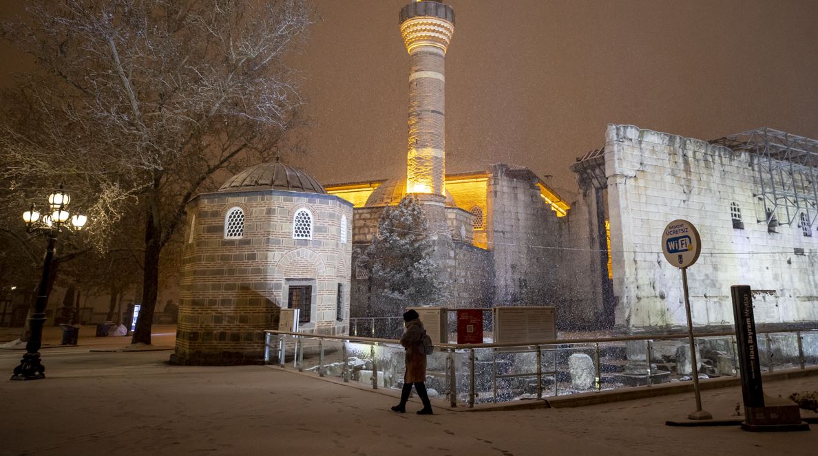 Kar ve tipi Ankara'yı beyaza bürüdü  44