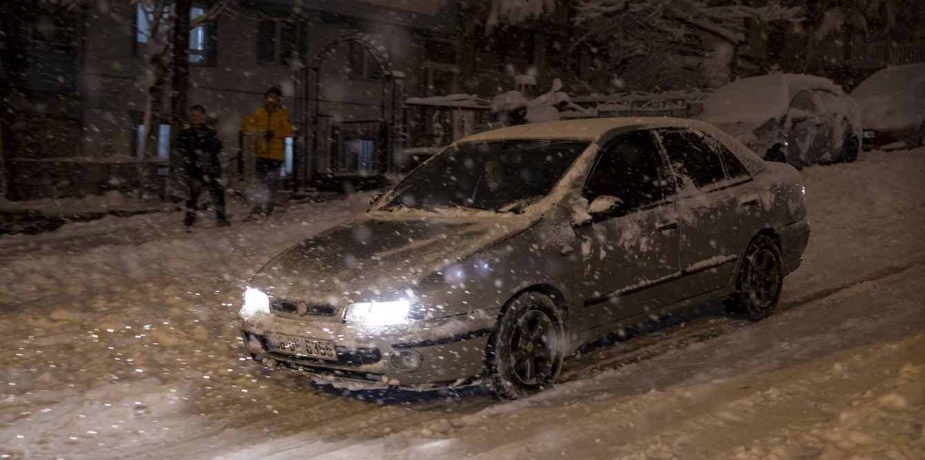 Kar ve tipi Ankara'yı beyaza bürüdü  41