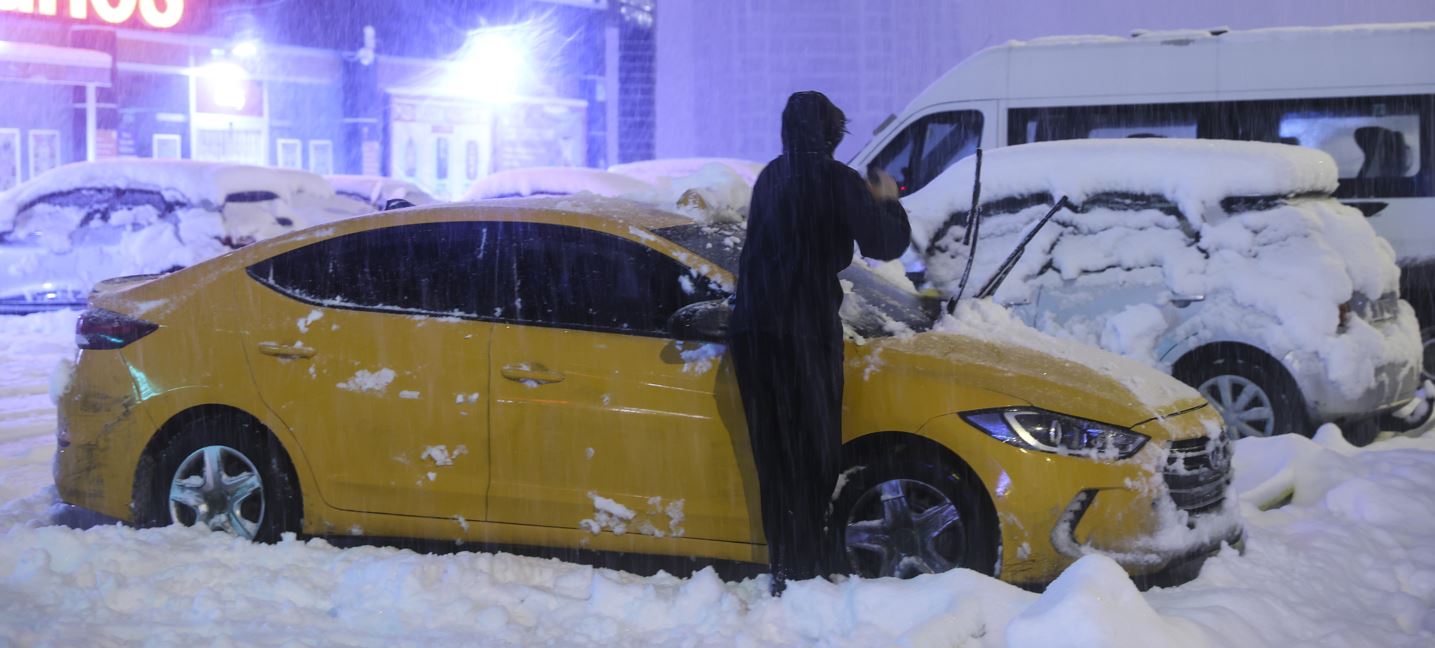 Kar ve tipi Ankara'yı beyaza bürüdü  14