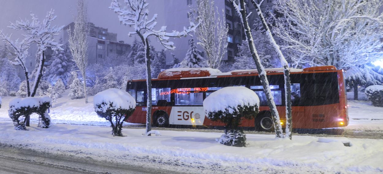 Kar ve tipi Ankara'yı beyaza bürüdü  13