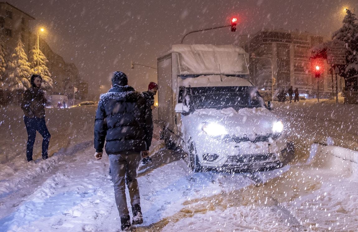 Kar ve tipi Ankara'yı beyaza bürüdü  23