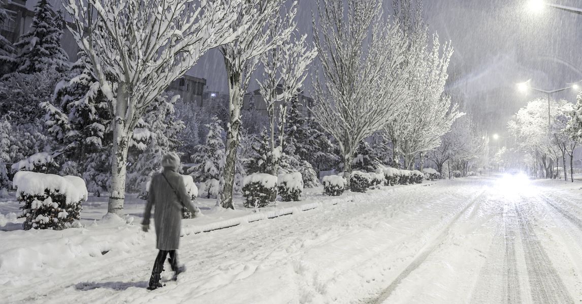 Kar ve tipi Ankara'yı beyaza bürüdü  16