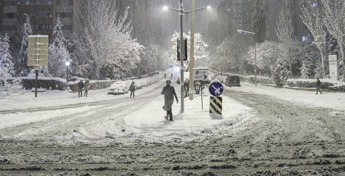 Kar ve tipi Ankara'yı beyaza bürüdü  15