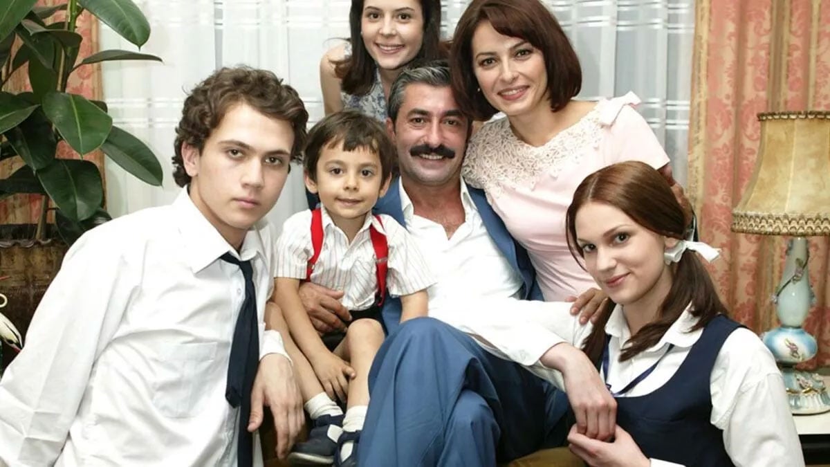 Yapay zekayla çeşitli ülkelerin aile modelleri: Türk ailesi o dizideki aileye benzetildi 16