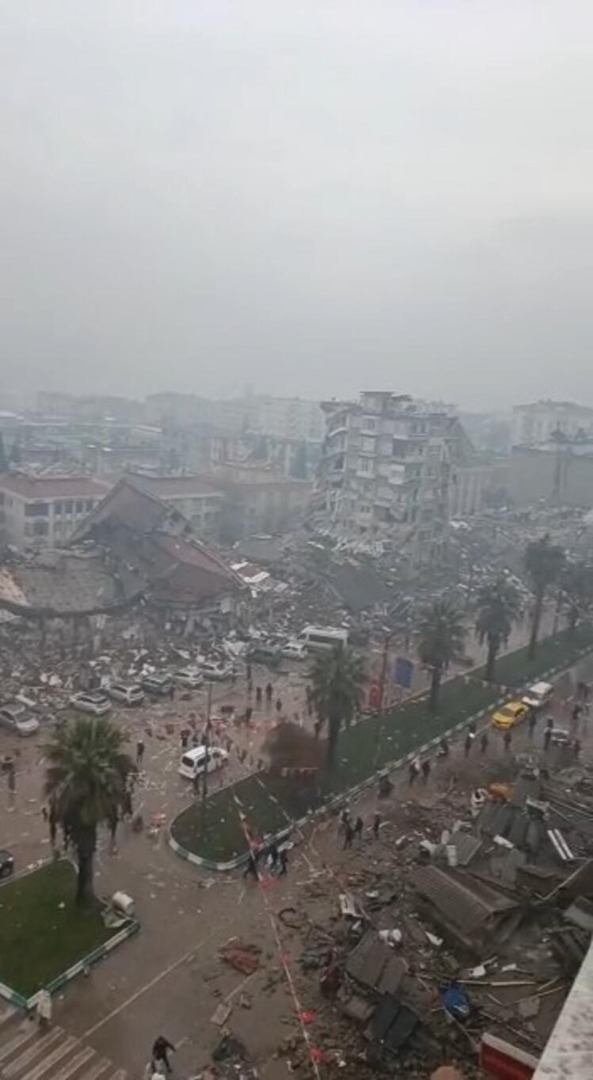 Kahramanmaraş'ta onlarca binanın yıkıldığı caddenin depremden önceki hali 9