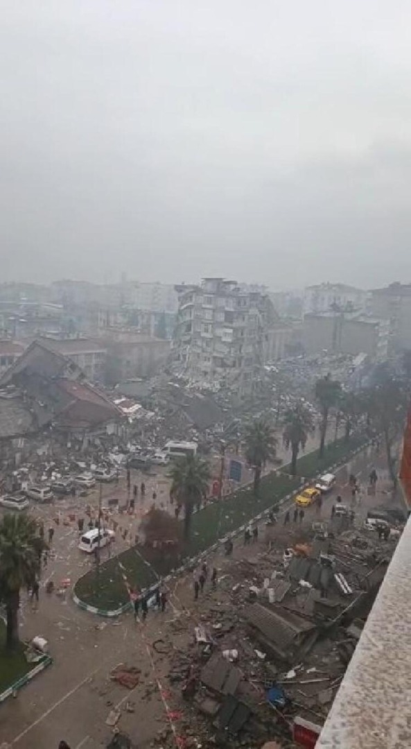 Kahramanmaraş'ta onlarca binanın yıkıldığı caddenin depremden önceki hali 8