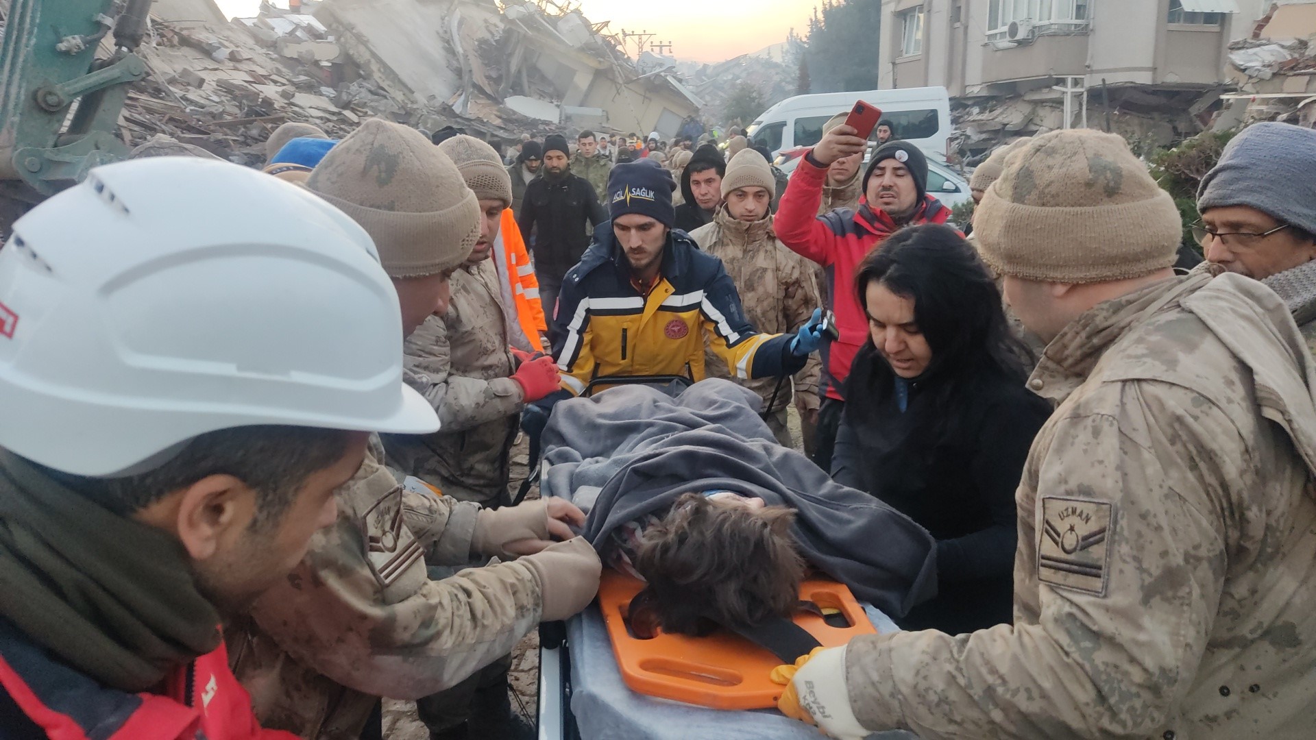 Türkiye’yi yıkan deprem dünya basınına böyle yansıdı 18