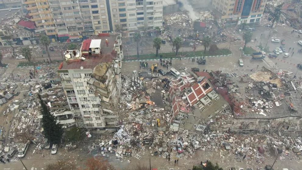 Türkiye’yi yıkan deprem dünya basınına böyle yansıdı 15