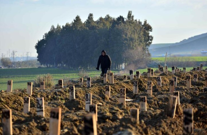 Hatay'da 'deprem mezarlığı' oluşturuldu: Numarayla defnedildiler 4