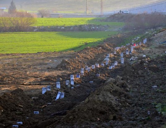 Hatay'da 'deprem mezarlığı' oluşturuldu: Numarayla defnedildiler 9