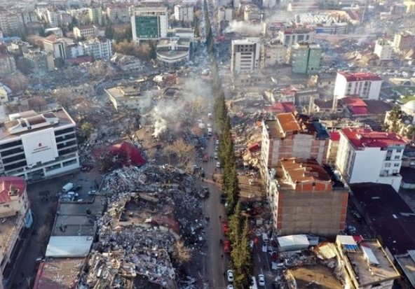 9 Bin TL'lik montuyla depremzedelere hakaret eden Tuğrul Selmanoğlu'na tepki yağıyor 2