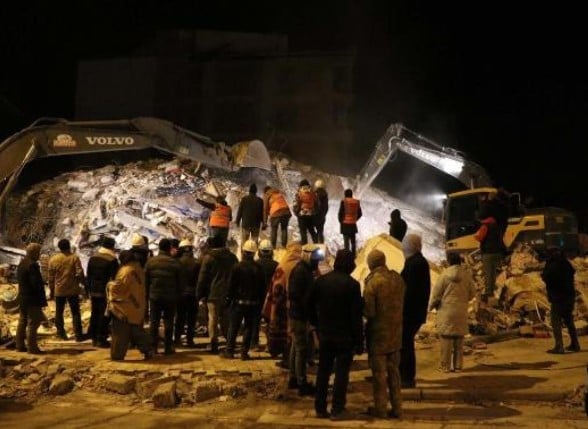 9 Bin TL'lik montuyla depremzedelere hakaret eden Tuğrul Selmanoğlu'na tepki yağıyor 3