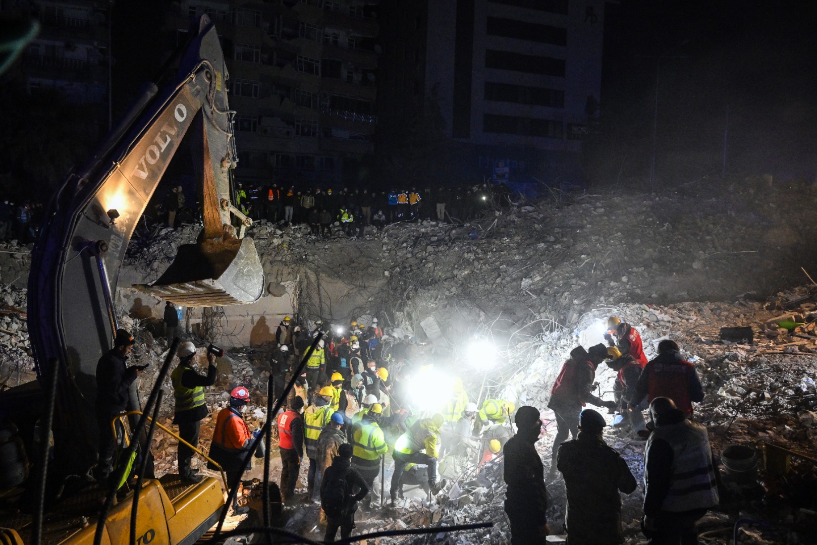 Depremin 9. gününde 'mucize' arayışı sürüyor 34