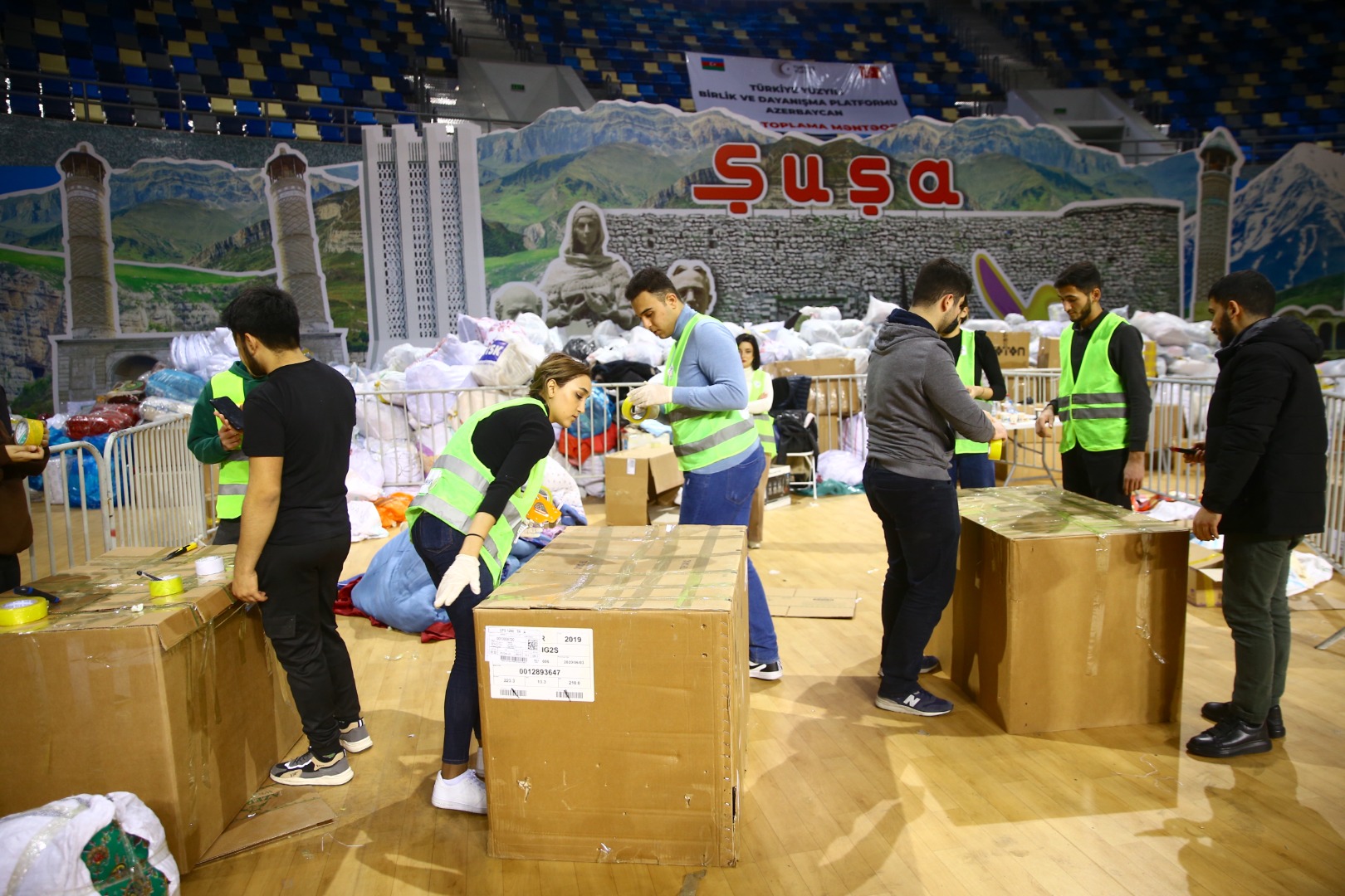 Azerbaycan Türkiye'ye 1541 ton insani yardım gönderdi 6