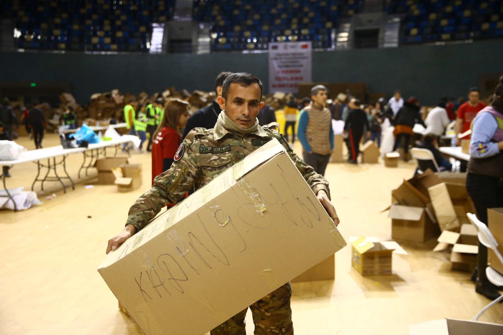 Azerbaycan Türkiye'ye 1541 ton insani yardım gönderdi 2