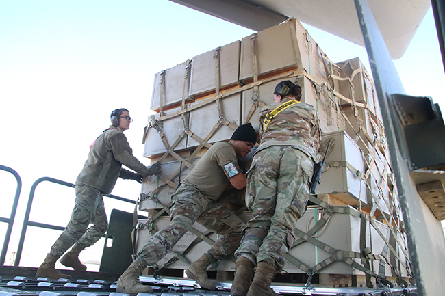 BAE, Türkiye ve Suriye'deki depremzedeler için bugüne kadar 60 yardım uçağı gönderdi 4