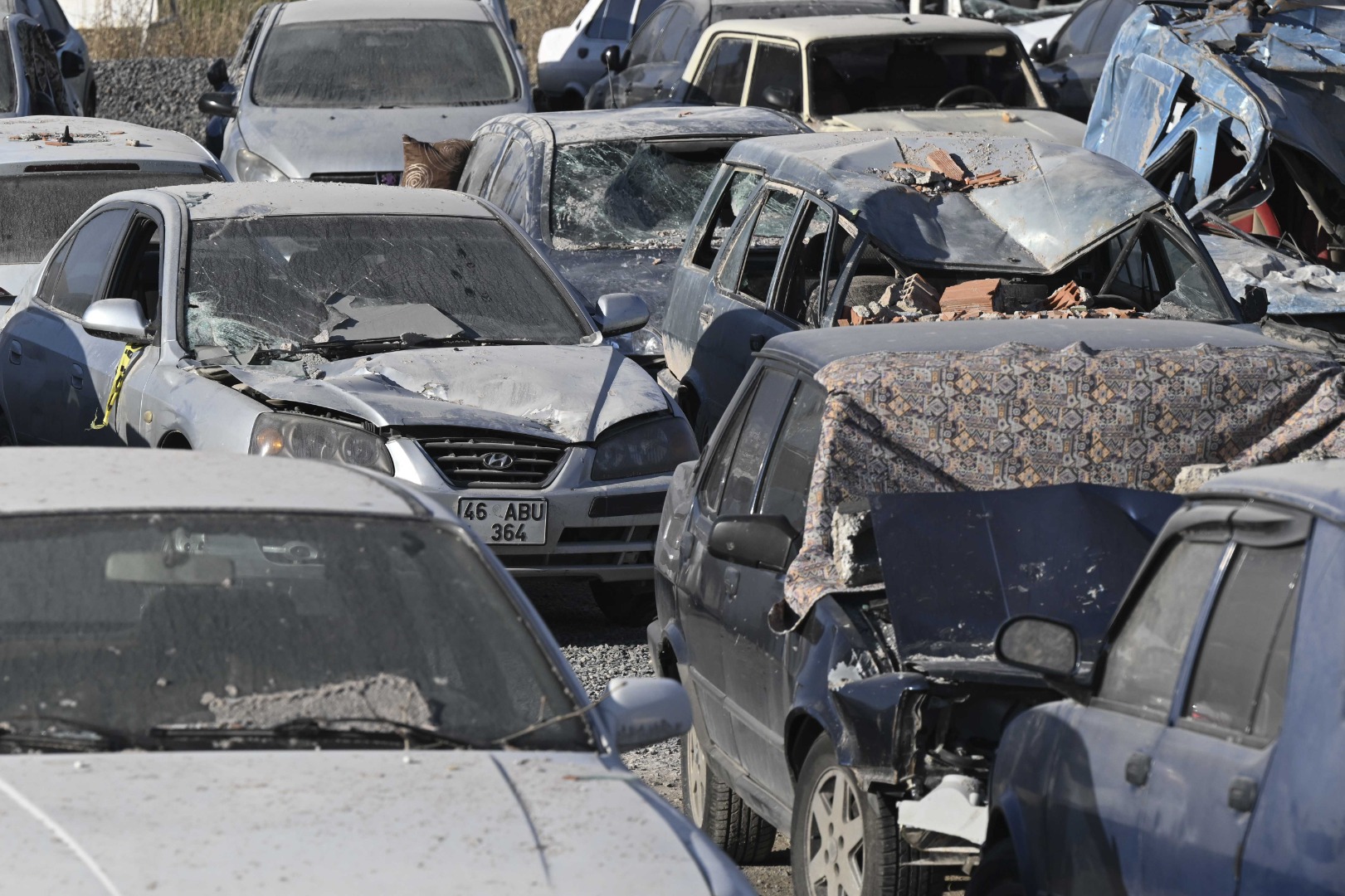 Depremde hasar gören araçlar da kaldırılıyor 18