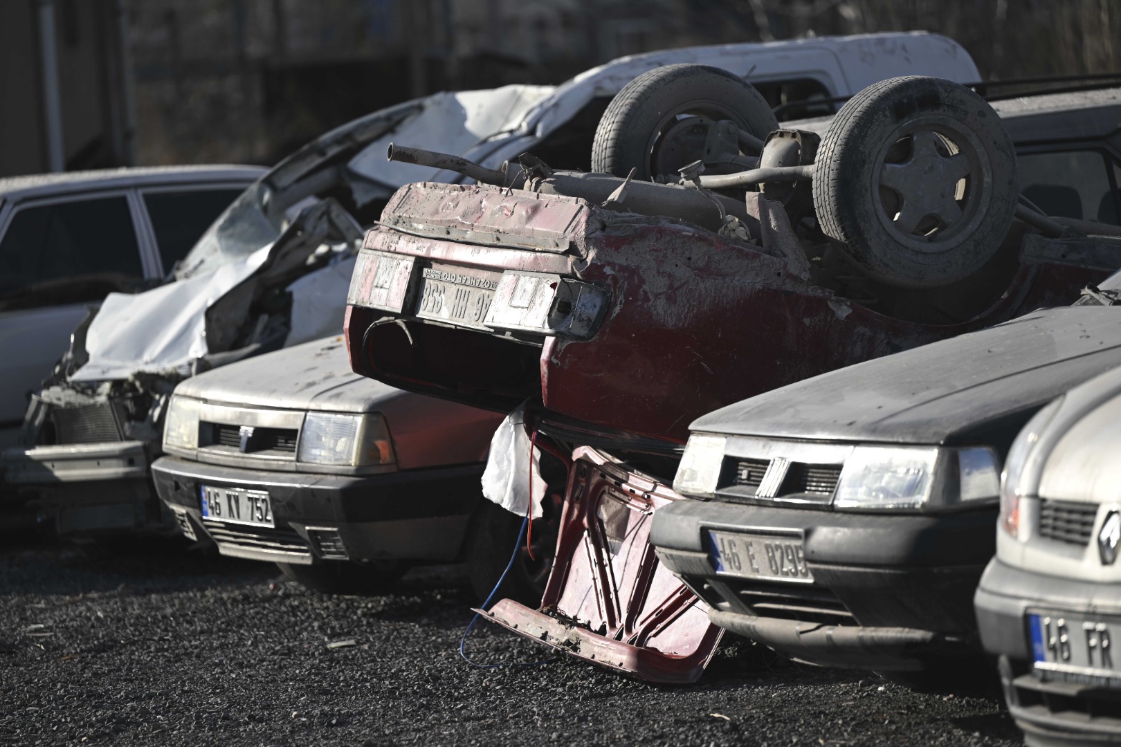 Depremde hasar gören araçlar da kaldırılıyor 9