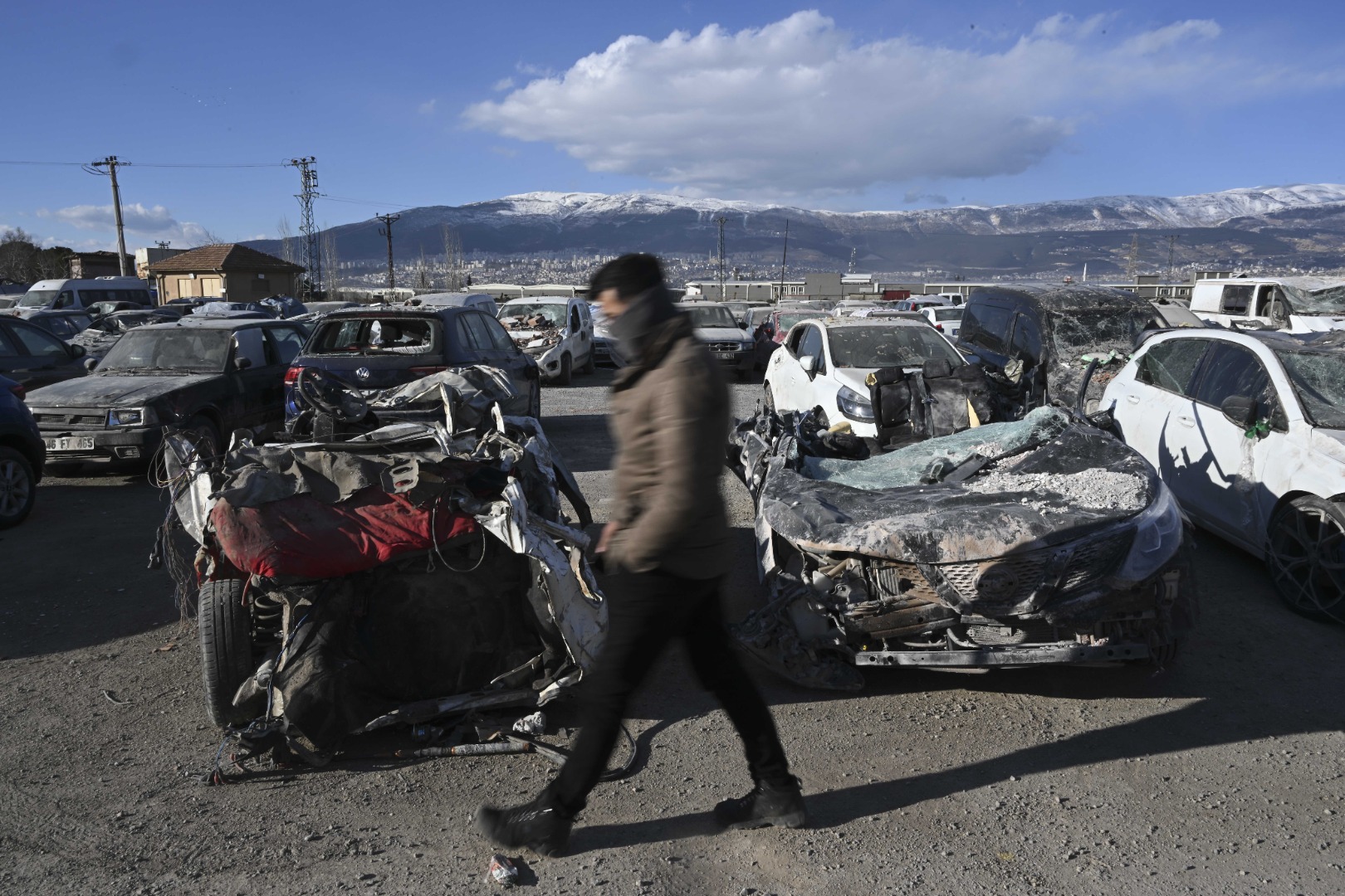 Depremde hasar gören araçlar da kaldırılıyor 12