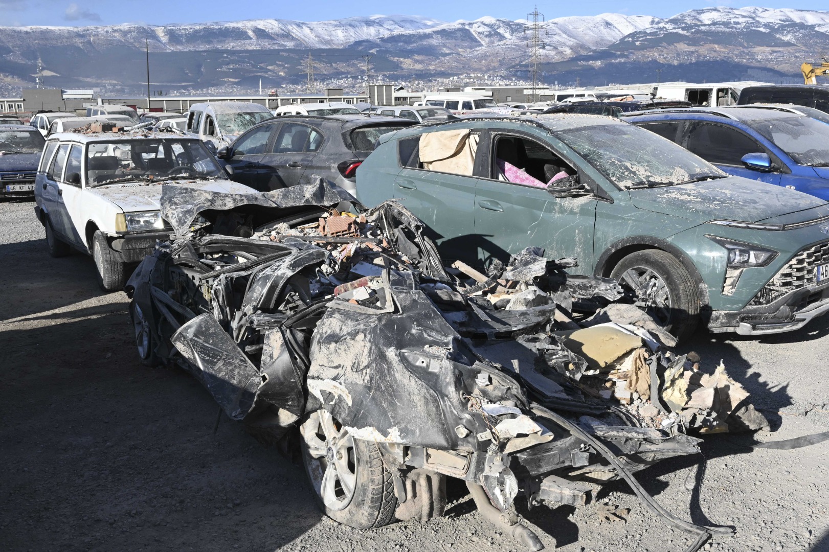 Depremde hasar gören araçlar da kaldırılıyor 14