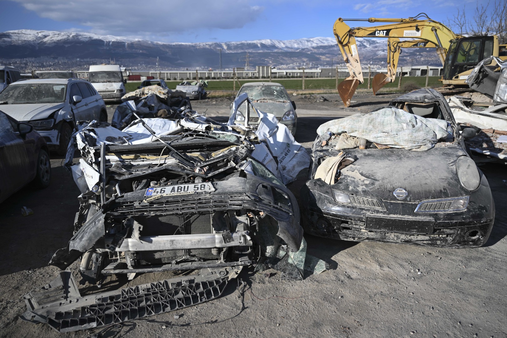 Depremde hasar gören araçlar da kaldırılıyor 11