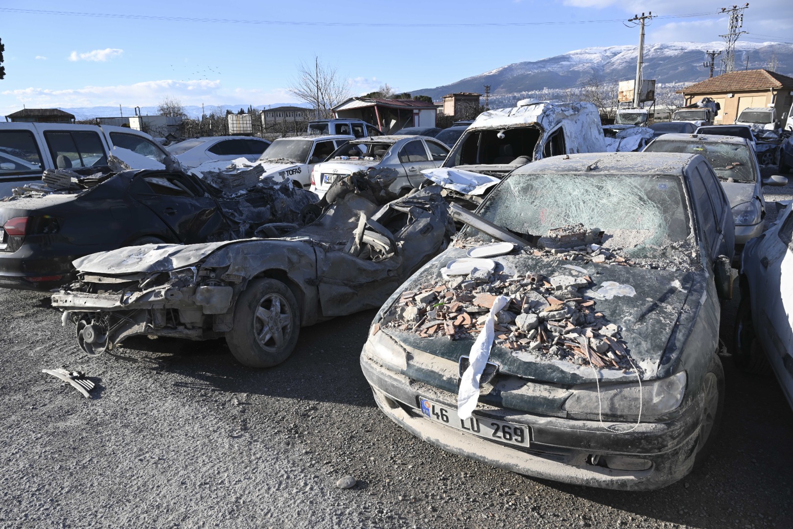 Depremde hasar gören araçlar da kaldırılıyor 5