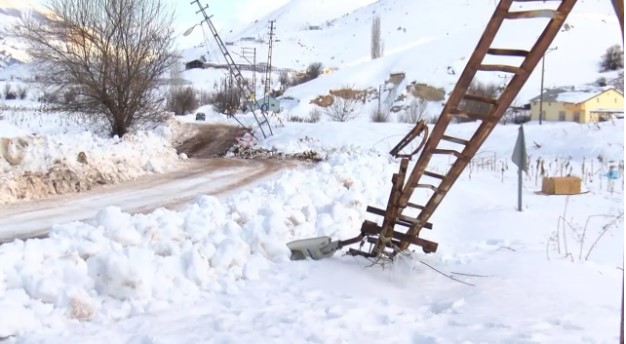 Depremin vurduğu köyde tarlalar 3 metre yükseldi 9