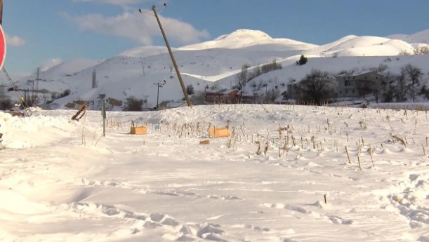 Depremin vurduğu köyde tarlalar 3 metre yükseldi 6