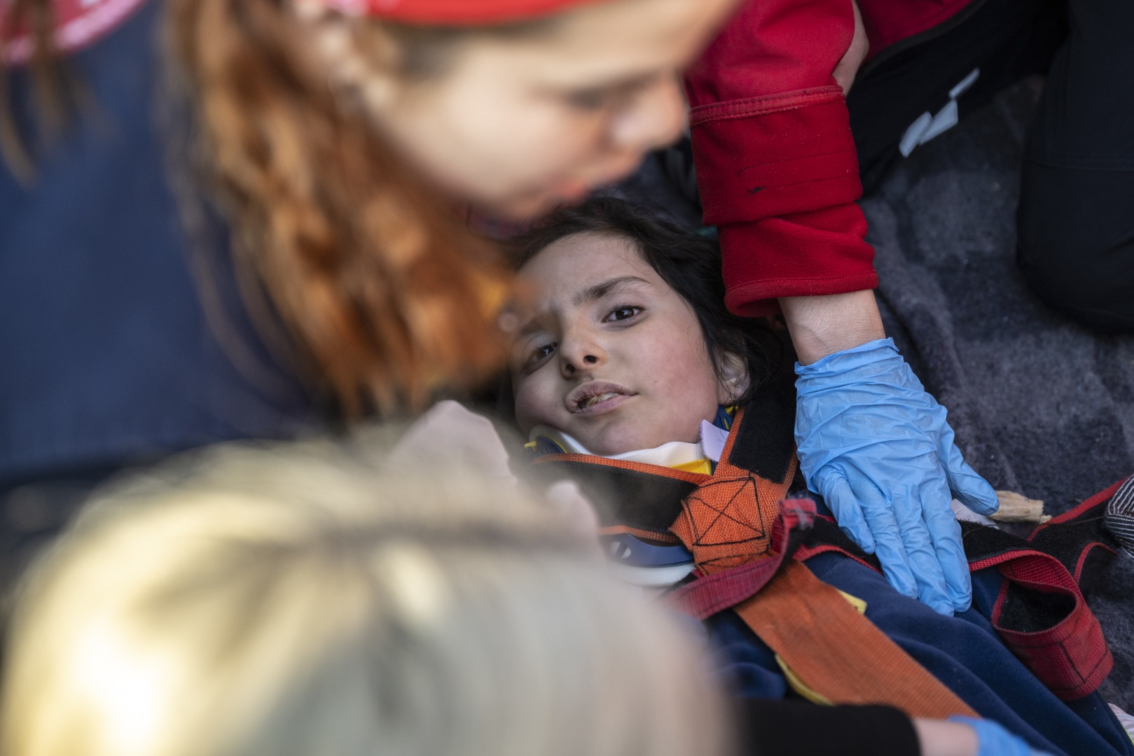 Depremzede vatandaş: Çocuklara sakinleşsinler diye ilaç veriyoruz 11