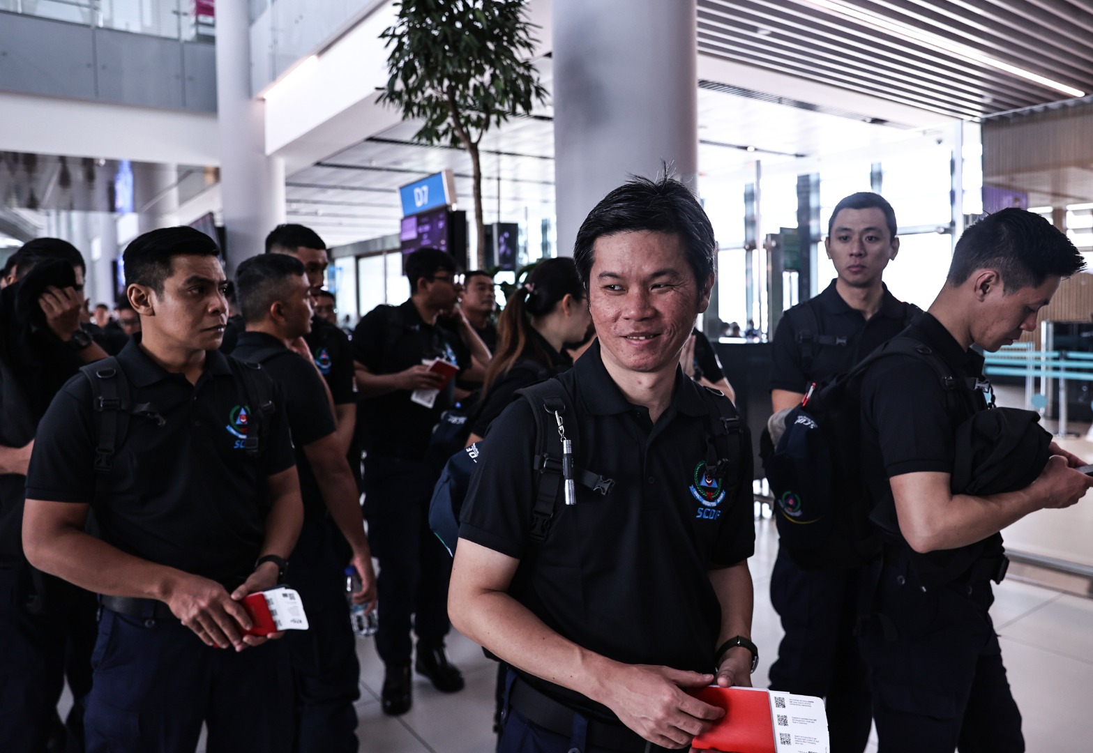 Singapur arama kurtarma ekibi alkışlarla uğurlandı 6