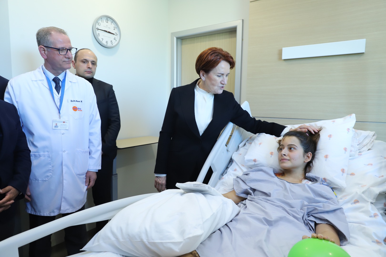 Akşener Adana’da depremzedeleri hastanede ziyaret etti 3