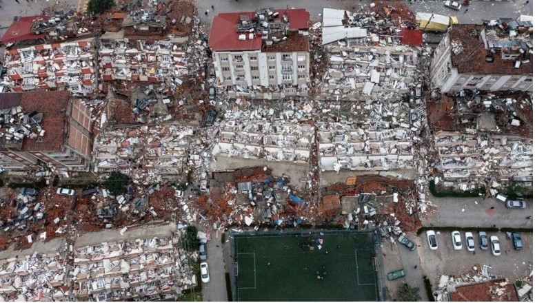 Deprem öncesi ve sonrası fotoğraflar yıkımın boyutunu gözler önüne serdi 22