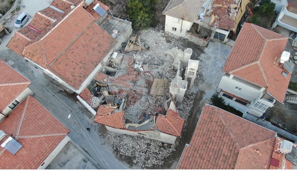 700 yıllık tarihi kilise depremde yerle bir oldu... 7