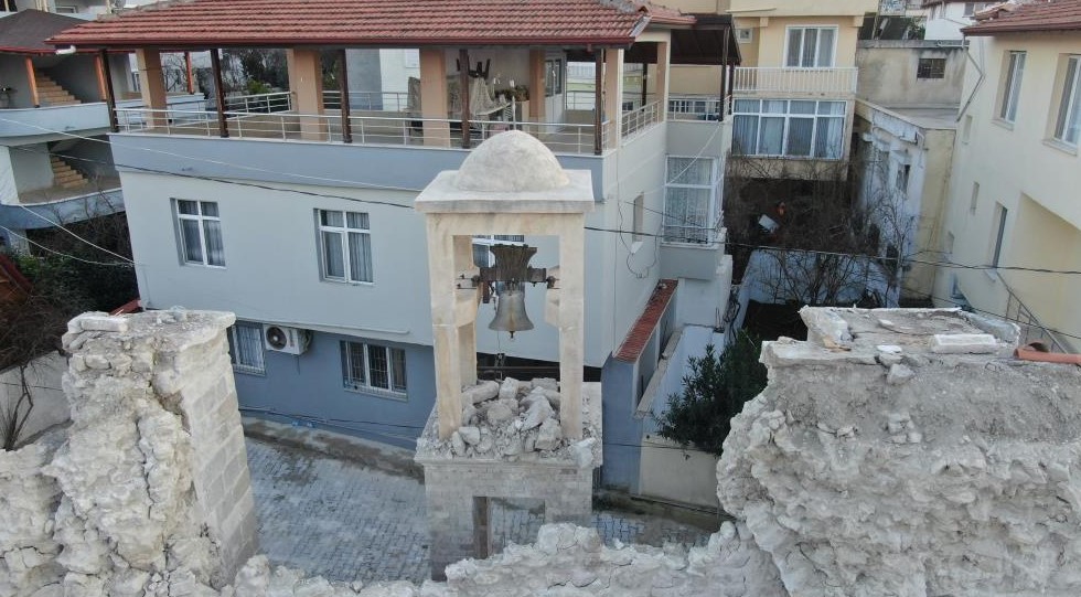 700 yıllık tarihi kilise depremde yerle bir oldu... 2